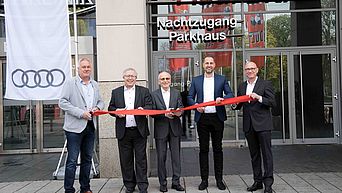 Stefan Schormüller, Gerhard Fuchs, Manfred Knöpfle, Dennis Jaeger und Dirk Lauenstein eröffnen neues Service-Center in Augsburg